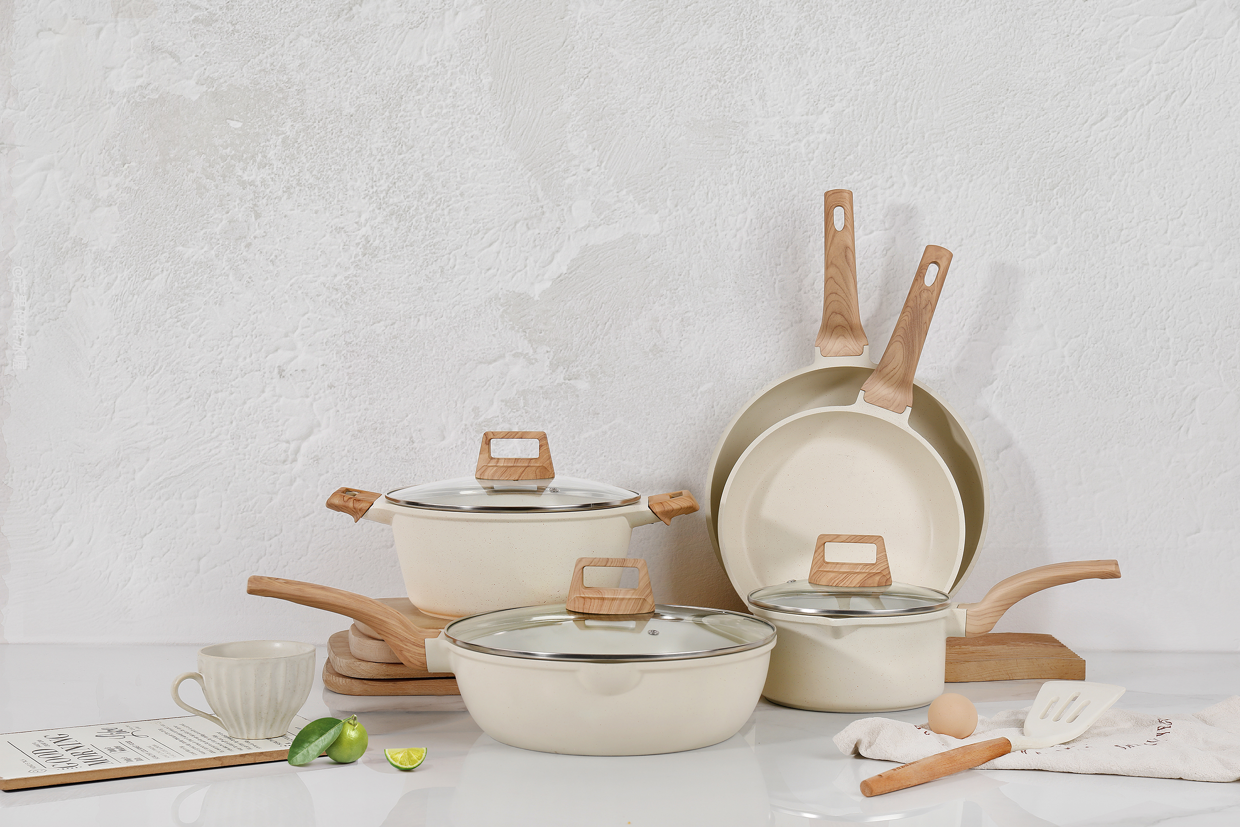 Molacook is a kitchen cookware manufacturer, mainly producing cookware sets, frying pans, saute pan, sauce pan, baking dishes, and other high-quality aluminum cookware products, supplying them to kitchenware distributors and brands around the world.